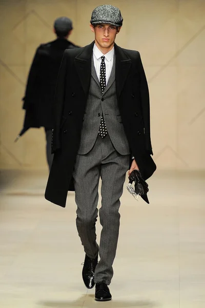 Look 3